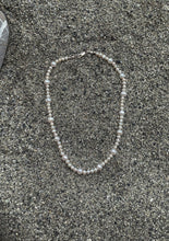 Load image into Gallery viewer, Lilah pearls necklace
