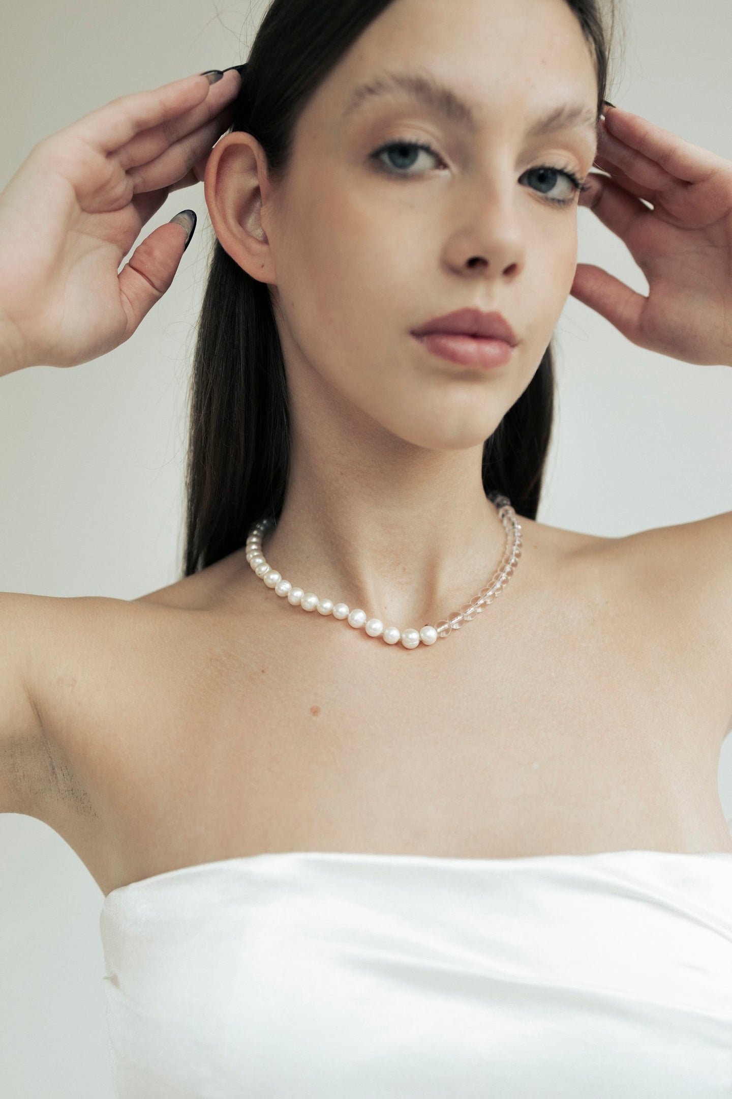 Crystal pearls necklace